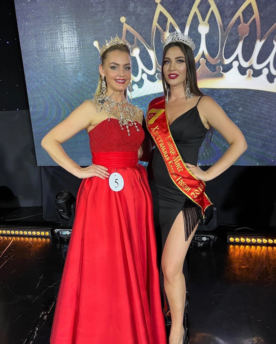 Яна Бирюкова стала обладательницей звучного титула «Миссис Grand fashion queen — 2023» на всероссийском конкурсе в Сочи, путевку на который девушка получила после победы в областном конкурсе «Владимирская земля». Как это было — читайте в нашей статье!