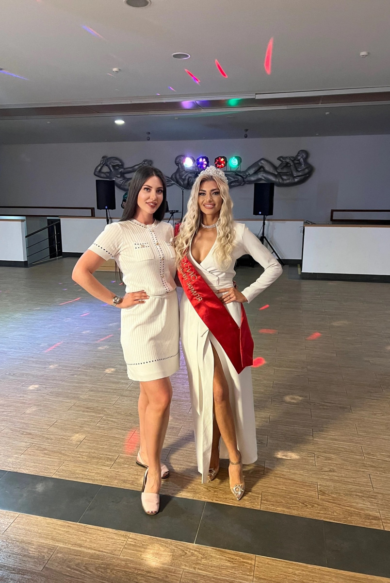 Яна Бирюкова стала обладательницей звучного титула «Миссис Grand fashion queen — 2023» на всероссийском конкурсе в Сочи, путевку на который девушка получила после победы в областном конкурсе «Владимирская земля». Как это было — читайте в нашей статье!