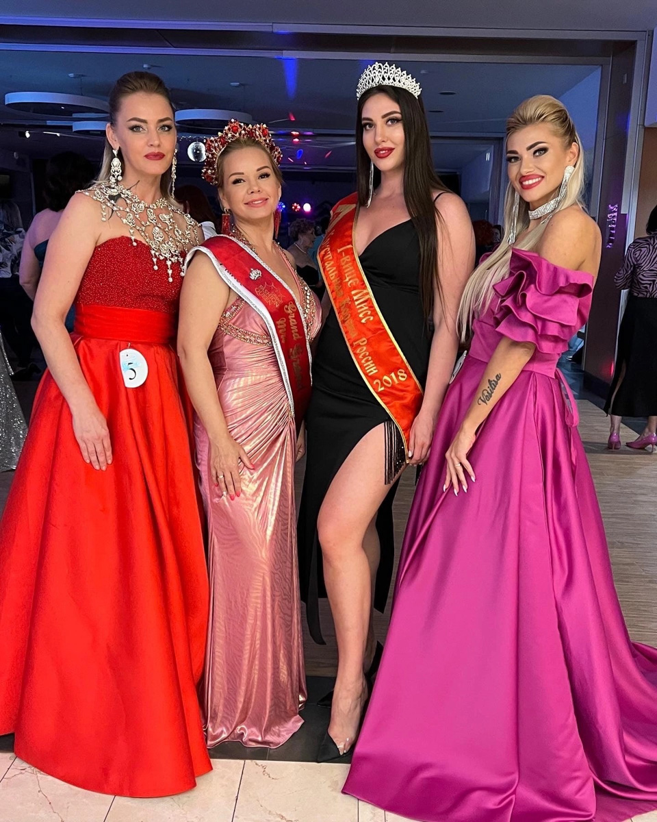Яна Бирюкова стала обладательницей звучного титула «Миссис Grand fashion queen — 2023» на всероссийском конкурсе в Сочи, путевку на который девушка получила после победы в областном конкурсе «Владимирская земля». Как это было — читайте в нашей статье!
