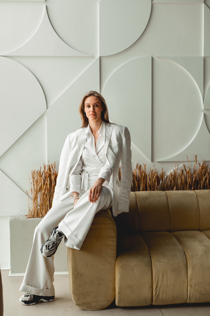 На телеканале ТНТ выходит новый, восьмой сезон известного многим сериала «СашаТаня», в котором приняла участие и актриса из нашего города, известная под псевдонимом АннаНебо. Как проходили съемки, какую роль она сыграла и с кем из звезд ей удалось подружиться, «Ключ-Медиа» узнал из первых уст.