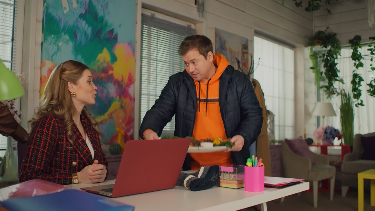 На телеканале ТНТ выходит новый, восьмой сезон известного многим сериала «СашаТаня», в котором приняла участие и актриса из нашего города, известная под псевдонимом АннаНебо. Как проходили съемки, какую роль она сыграла и с кем из звезд ей удалось подружиться, «Ключ-Медиа» узнал из первых уст.