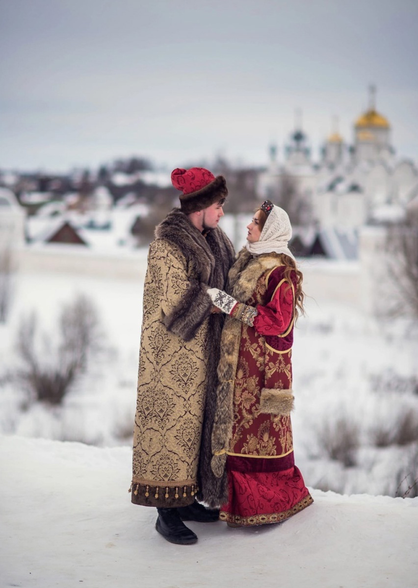 Продвижение русских красот, традиций и аутентичных образов — важная миссия. Взяла ее на себя блогер Юлия Белова. Девушка с широкой душой переехала из Москвы в Суздаль, чтобы ощутить энергетику самобытных мест и рассказать о них в своих постах как русским, так и иностранцам.