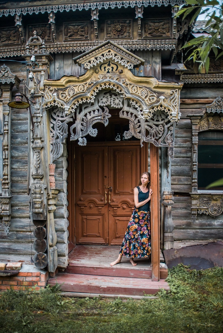 Продвижение русских красот, традиций и аутентичных образов — важная миссия. Взяла ее на себя блогер Юлия Белова. Девушка с широкой душой переехала из Москвы в Суздаль, чтобы ощутить энергетику самобытных мест и рассказать о них в своих постах как русским, так и иностранцам.