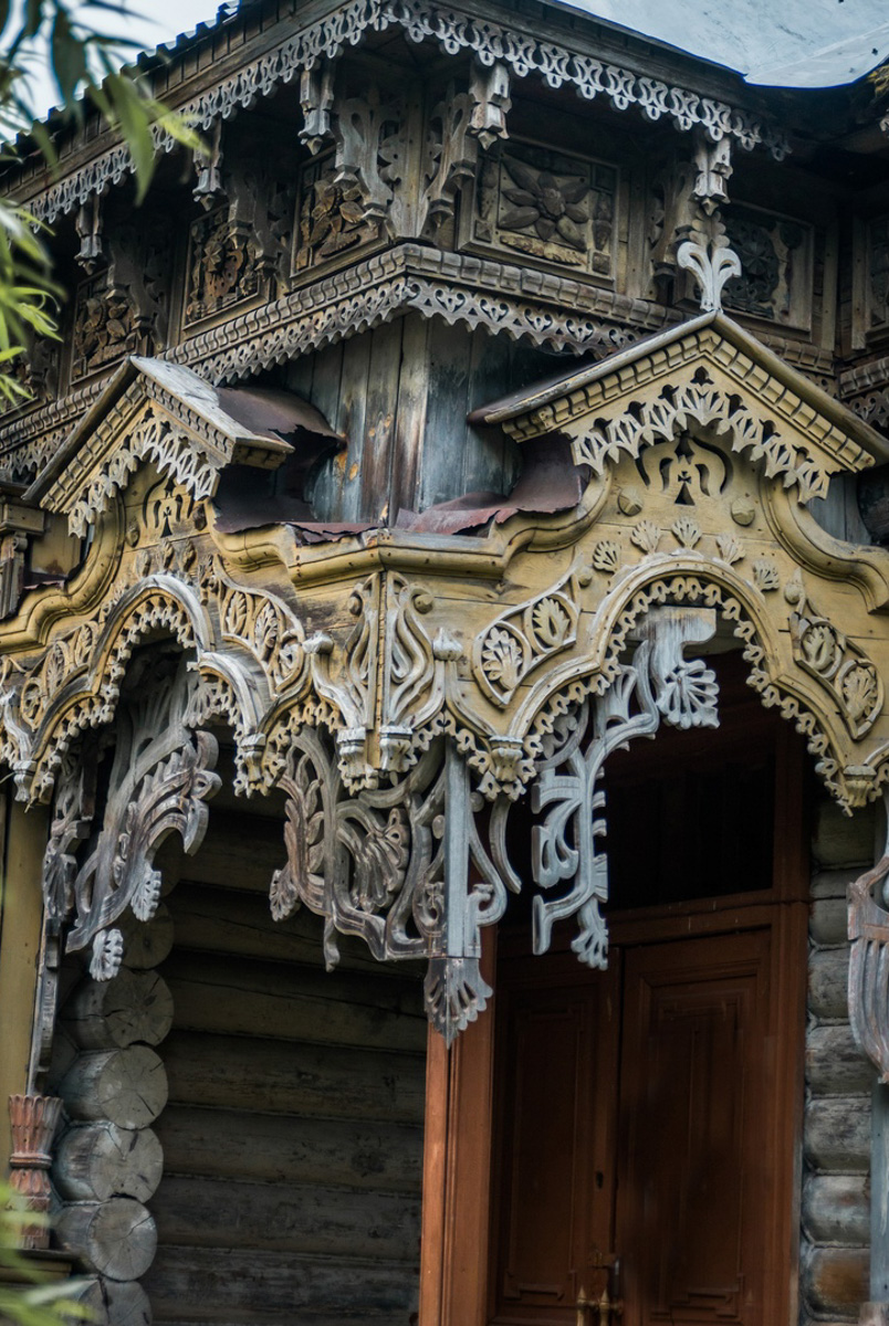 Продвижение русских красот, традиций и аутентичных образов — важная миссия. Взяла ее на себя блогер Юлия Белова. Девушка с широкой душой переехала из Москвы в Суздаль, чтобы ощутить энергетику самобытных мест и рассказать о них в своих постах как русским, так и иностранцам.