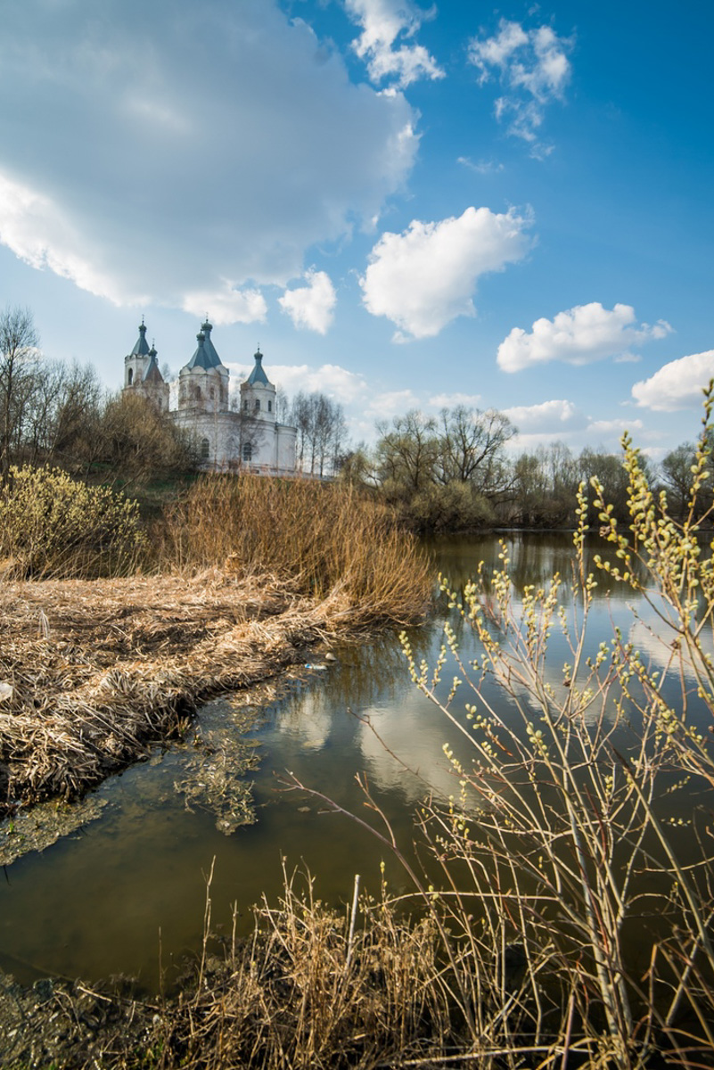 Продвижение русских красот, традиций и аутентичных образов — важная миссия. Взяла ее на себя блогер Юлия Белова. Девушка с широкой душой переехала из Москвы в Суздаль, чтобы ощутить энергетику самобытных мест и рассказать о них в своих постах как русским, так и иностранцам.