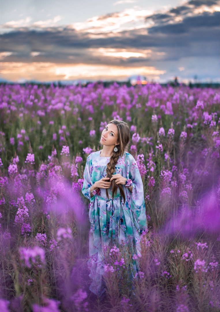 Продвижение русских красот, традиций и аутентичных образов — важная миссия. Взяла ее на себя блогер Юлия Белова. Девушка с широкой душой переехала из Москвы в Суздаль, чтобы ощутить энергетику самобытных мест и рассказать о них в своих постах как русским, так и иностранцам.