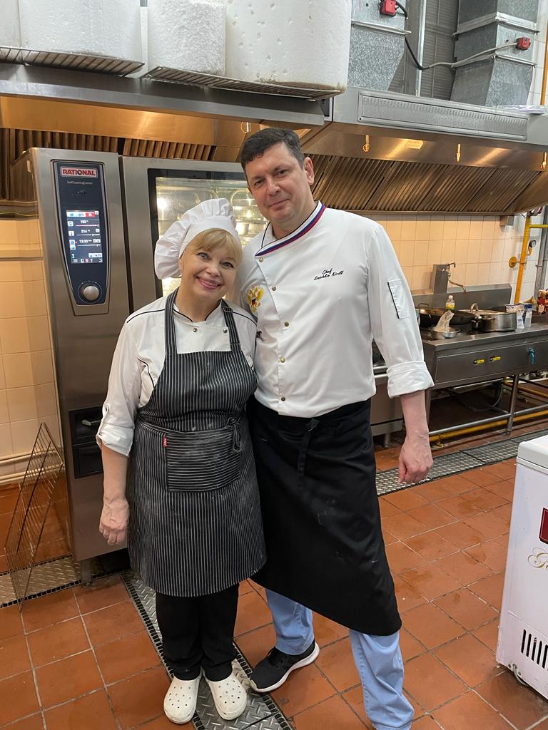 Владимирские повара приготовили ужин для большой делегации из Вьетнама. В меню были только традиционные русские блюда. Чем удивляли иностранцев, шефы рассказали и показали «Ключ-Медиа».