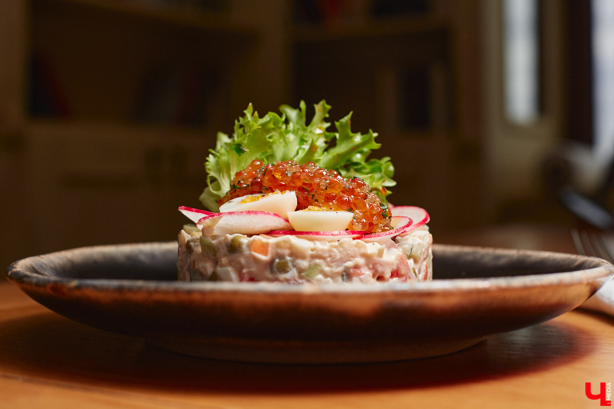 Владимирские повара приготовили ужин для большой делегации из Вьетнама. В меню были только традиционные русские блюда. Чем удивляли иностранцев, шефы рассказали и показали «Ключ-Медиа».