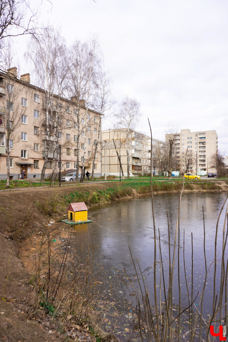 Только по официальным данным во Владимире больше сотни прудов, при этом благоустроены всего несколько из них. На остальных в лучшем случае не очень грязно. «Ключ-Медиа» проинспектировал самые популярные водоемы областного центра и спросил у местных жителей и экспертов, чего им не хватает, чтобы стать новой визитной карточкой города.