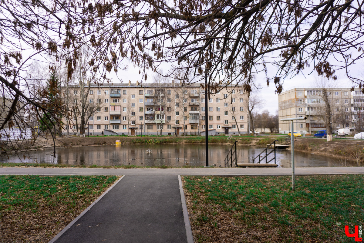 Только по официальным данным во Владимире больше сотни прудов, при этом благоустроены всего несколько из них. На остальных в лучшем случае не очень грязно. «Ключ-Медиа» проинспектировал самые популярные водоемы областного центра и спросил у местных жителей и экспертов, чего им не хватает, чтобы стать новой визитной карточкой города.