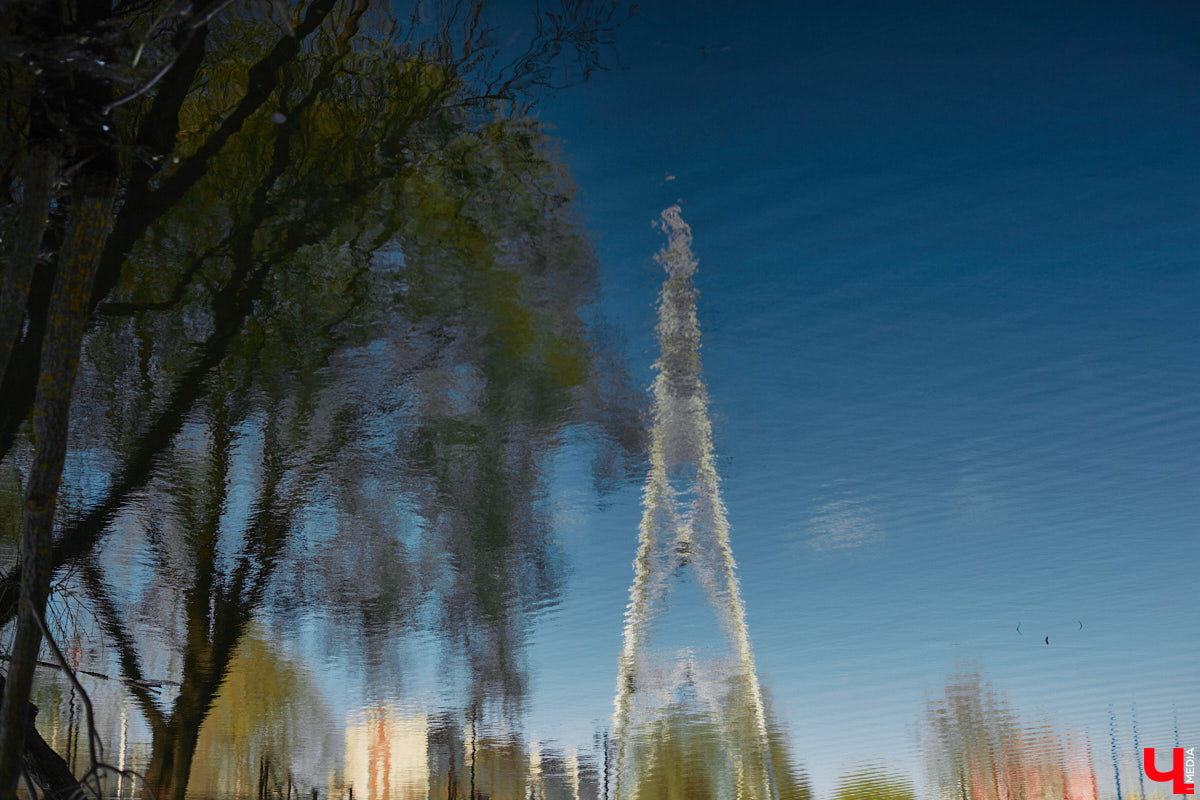 Только по официальным данным во Владимире больше сотни прудов, при этом благоустроены всего несколько из них. На остальных в лучшем случае не очень грязно. «Ключ-Медиа» проинспектировал самые популярные водоемы областного центра и спросил у местных жителей и экспертов, чего им не хватает, чтобы стать новой визитной карточкой города.