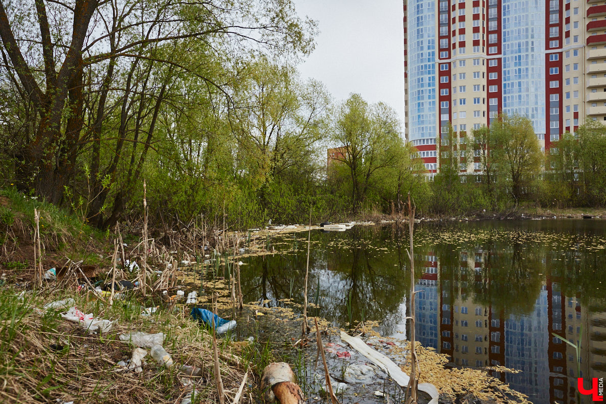 Только по официальным данным во Владимире больше сотни прудов, при этом благоустроены всего несколько из них. На остальных в лучшем случае не очень грязно. «Ключ-Медиа» проинспектировал самые популярные водоемы областного центра и спросил у местных жителей и экспертов, чего им не хватает, чтобы стать новой визитной карточкой города.