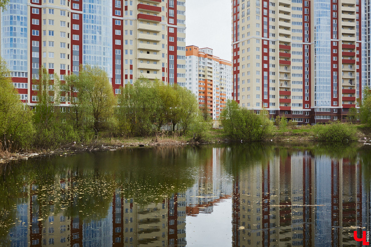 Только по официальным данным во Владимире больше сотни прудов, при этом благоустроены всего несколько из них. На остальных в лучшем случае не очень грязно. «Ключ-Медиа» проинспектировал самые популярные водоемы областного центра и спросил у местных жителей и экспертов, чего им не хватает, чтобы стать новой визитной карточкой города.