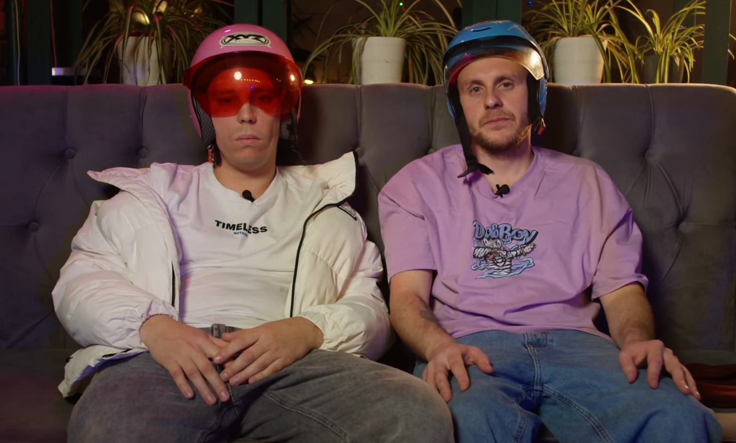 Утонули в потоке однообразной музыки? Тогда время включить новый альбом шоу-проекта «ШкольниК и Бау». Ребята из Кольчугино любят эксперименты в творчестве, поэтому каждая их композиция — попытка перевернуть этот мир с ног на голову. Включайте жгучую смесь «Тату», The Prodigy и хип-хопа в сборнике «Элло Part I».