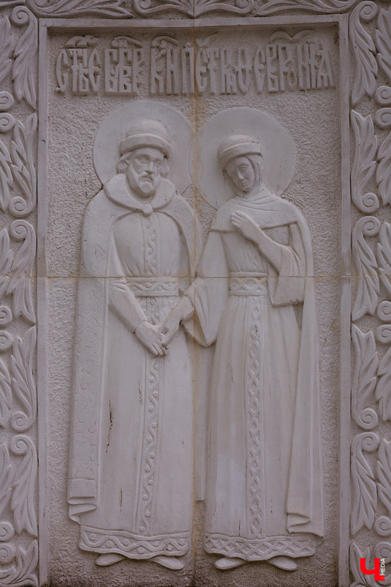 В этом году Патриарший сад отмечает свой юбилей. В мае цветущему оазису исполняется 75 лет. Сегодня уникальное место в самом центре Владимира ежедневно принимает десятки гостей. Специально для «Ключ-Медиа» экскурсию по его территории провела сотрудница, которая знает тут каждое дерево и каждый цветок.