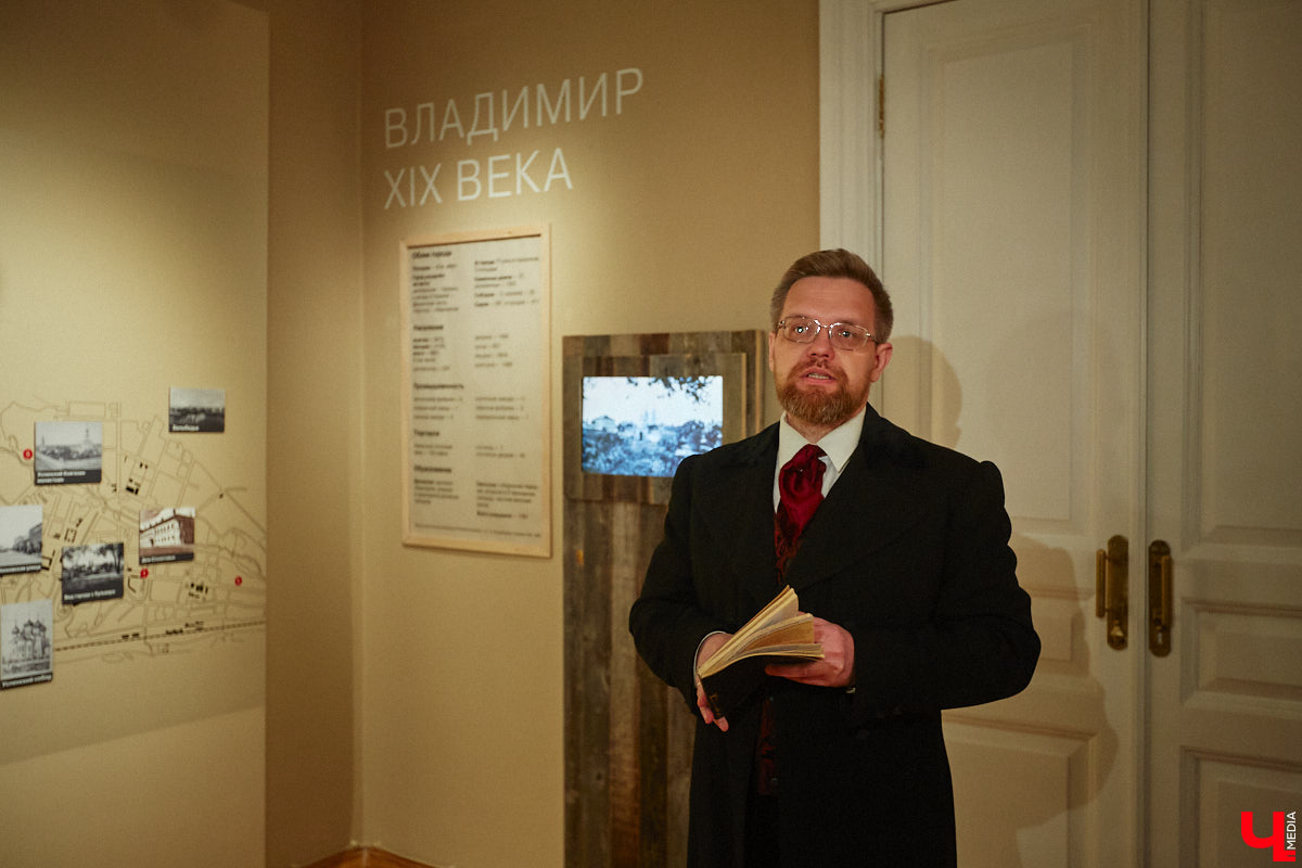 Форматы подачи информации изменились. Интерактив и иммерсивные спектакли пришли на смену сухим фактам и цифрам из книг, чтобы донести знания в более доступной форме. Тенденцию подхватил и Дом-музей Столетовых во Владимире, который на днях превратился в театральную сцену, а его посетители примерили на себя роль не только зрителей, но и актеров.