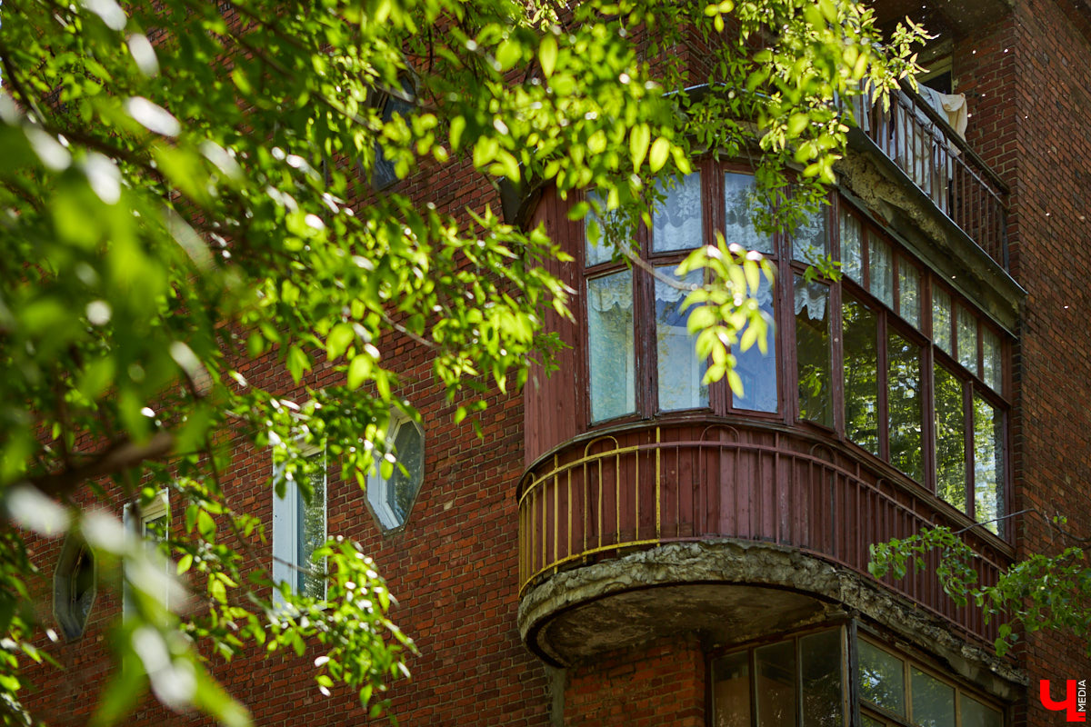 15 мая 1975 года улица Электрозаводская была переименована в Усти-на-Лабе. Сделано это было в связи с 30-летием освобождения Чехословакии от фашистов и в знак укрепления дружественных связей Владимира с городом Северо-Чешской области ЧССР. В марте 2022-го случился разрыв партнерских отношений. Но в столице 33-го региона до сих пор сохраняются памятники нашей потухшей дружбы. Правда, не все…