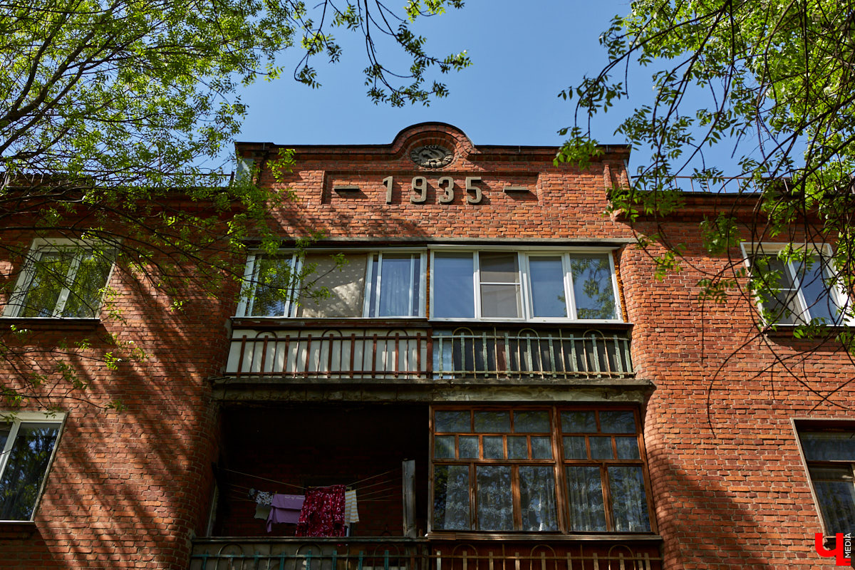 15 мая 1975 года улица Электрозаводская была переименована в Усти-на-Лабе. Сделано это было в связи с 30-летием освобождения Чехословакии от фашистов и в знак укрепления дружественных связей Владимира с городом Северо-Чешской области ЧССР. В марте 2022-го случился разрыв партнерских отношений. Но в столице 33-го региона до сих пор сохраняются памятники нашей потухшей дружбы. Правда, не все…