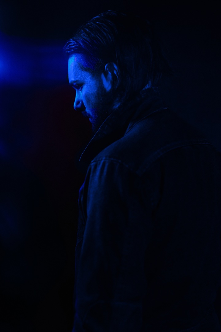 Визуал-творчество — это постоянный поиск вдохновения, и на помощь создателям прекрасного зачастую приходят тренды. Один из наиболее популярных сейчас — неон. Яркий свет, отправляющий нас прямиком в какую-нибудь антиутопическую картину или игру, обыгрывают самыми разными способами. Как это делают владимирские фотографы, смотрите в нашей подборке.