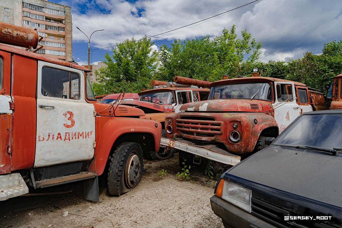 Кадры заброшенной пожарной техники вызвали противоречивые эмоции у подписчиков владимирских «Подслушек». Неужели в областной столице действительно есть целое кладбище никому не нужных автомобилей? И где же оно тогда находится? «Ключ-Медиа» нашел ответы на эти вопросы.