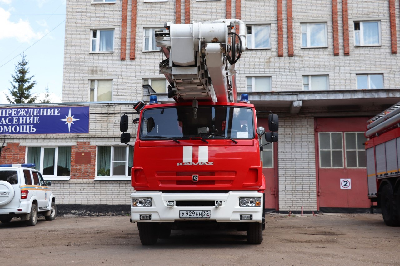 Кадры заброшенной пожарной техники вызвали противоречивые эмоции у подписчиков владимирских «Подслушек». Неужели в областной столице действительно есть целое кладбище никому не нужных автомобилей? И где же оно тогда находится? «Ключ-Медиа» нашел ответы на эти вопросы.