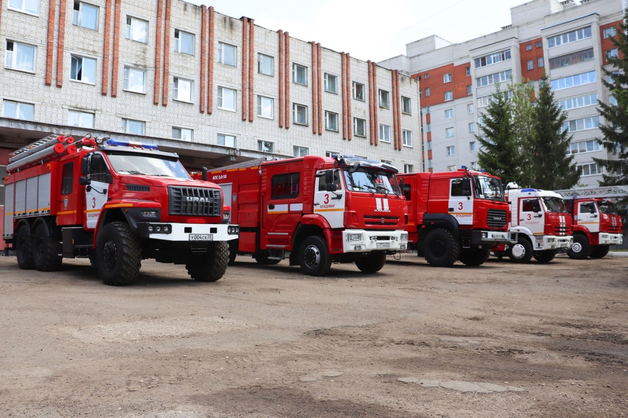 Кадры заброшенной пожарной техники вызвали противоречивые эмоции у подписчиков владимирских «Подслушек». Неужели в областной столице действительно есть целое кладбище никому не нужных автомобилей? И где же оно тогда находится? «Ключ-Медиа» нашел ответы на эти вопросы.