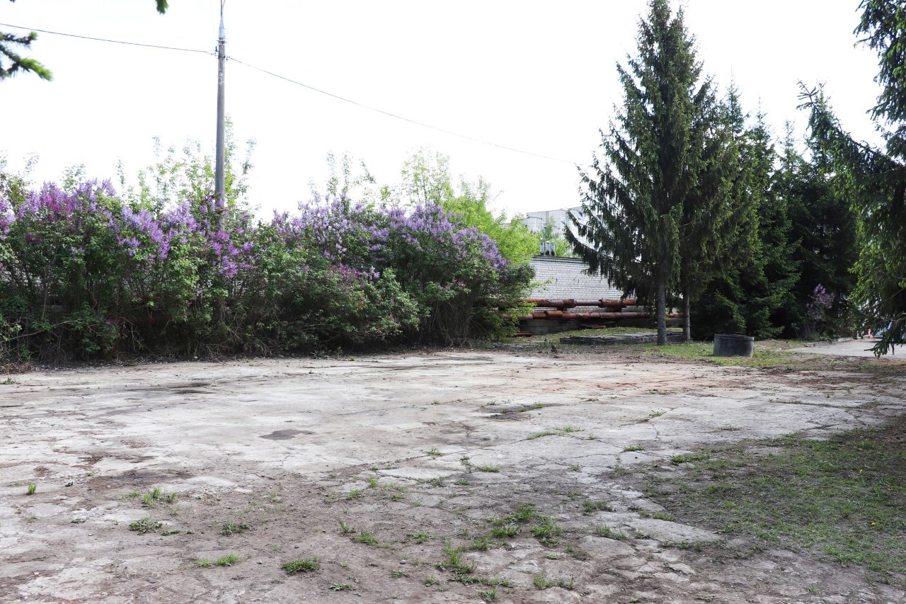 Кадры заброшенной пожарной техники вызвали противоречивые эмоции у подписчиков владимирских «Подслушек». Неужели в областной столице действительно есть целое кладбище никому не нужных автомобилей? И где же оно тогда находится? «Ключ-Медиа» нашел ответы на эти вопросы.