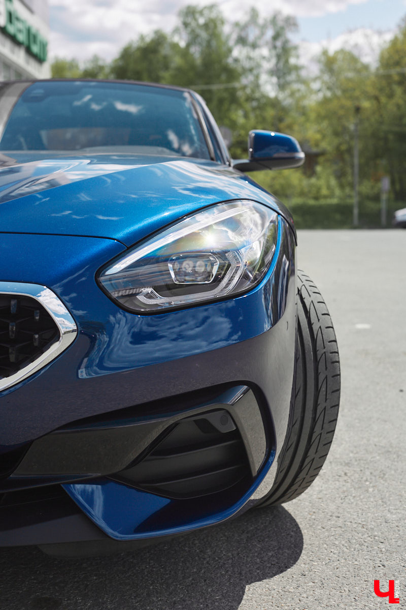 Житель Владимира приобрел двухместный кабриолет марки BMW, причем по параллельному импорту и за немалые деньги. Презентовать спорткар молодой человек решил именно «Ключ-Медиа» прямо в автосервисе. Там же модель с откидной крышей и протестировали. Предлагаем оценить последнюю версию родстера в нашем фоторепортаже!