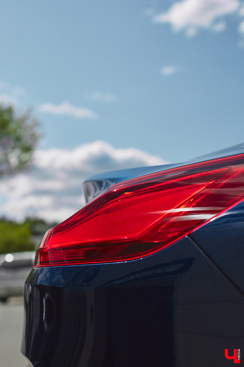 Житель Владимира приобрел двухместный кабриолет марки BMW, причем по параллельному импорту и за немалые деньги. Презентовать спорткар молодой человек решил именно «Ключ-Медиа» прямо в автосервисе. Там же модель с откидной крышей и протестировали. Предлагаем оценить последнюю версию родстера в нашем фоторепортаже!