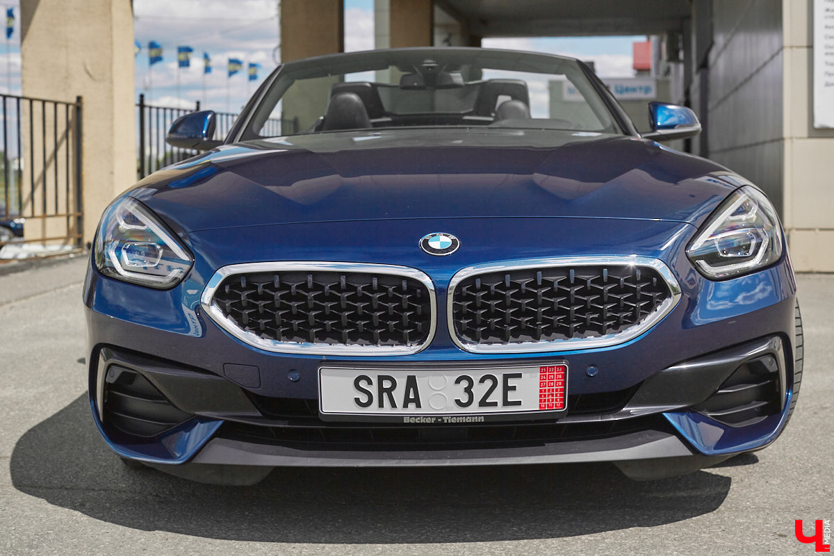 Житель Владимира приобрел двухместный кабриолет марки BMW, причем по параллельному импорту и за немалые деньги. Презентовать спорткар молодой человек решил именно «Ключ-Медиа» прямо в автосервисе. Там же модель с откидной крышей и протестировали. Предлагаем оценить последнюю версию родстера в нашем фоторепортаже!