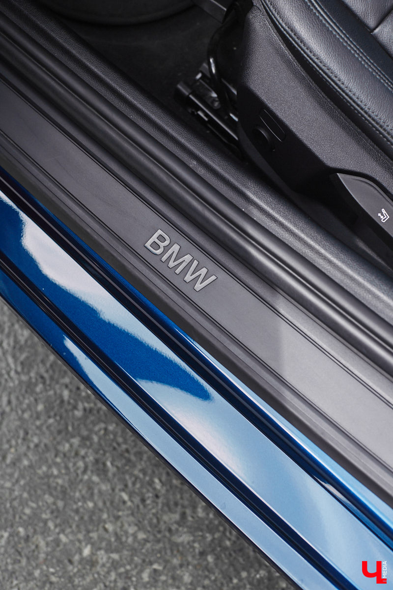 Житель Владимира приобрел двухместный кабриолет марки BMW, причем по параллельному импорту и за немалые деньги. Презентовать спорткар молодой человек решил именно «Ключ-Медиа» прямо в автосервисе. Там же модель с откидной крышей и протестировали. Предлагаем оценить последнюю версию родстера в нашем фоторепортаже!