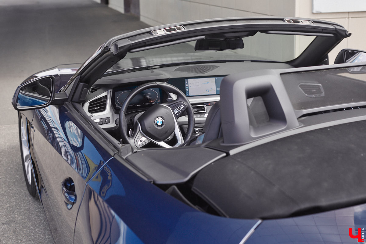 Житель Владимира приобрел двухместный кабриолет марки BMW, причем по параллельному импорту и за немалые деньги. Презентовать спорткар молодой человек решил именно «Ключ-Медиа» прямо в автосервисе. Там же модель с откидной крышей и протестировали. Предлагаем оценить последнюю версию родстера в нашем фоторепортаже!