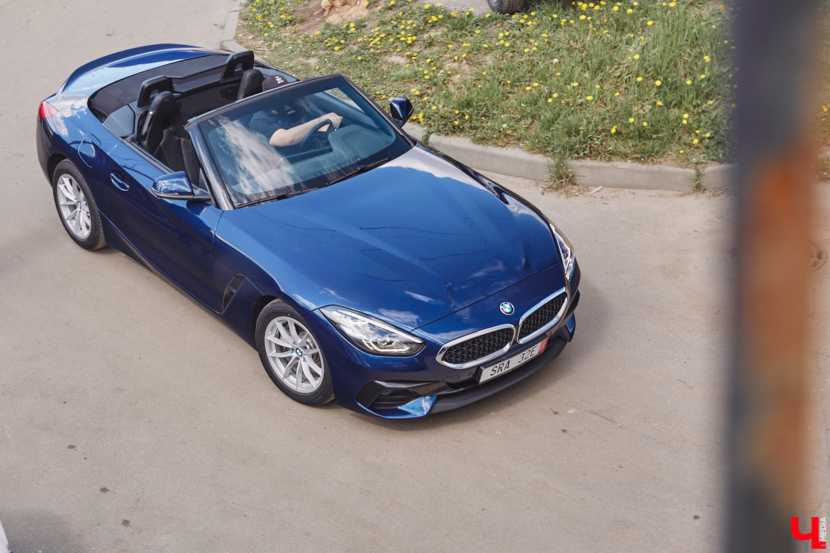 Житель Владимира приобрел двухместный кабриолет марки BMW, причем по параллельному импорту и за немалые деньги. Презентовать спорткар молодой человек решил именно «Ключ-Медиа» прямо в автосервисе. Там же модель с откидной крышей и протестировали. Предлагаем оценить последнюю версию родстера в нашем фоторепортаже!