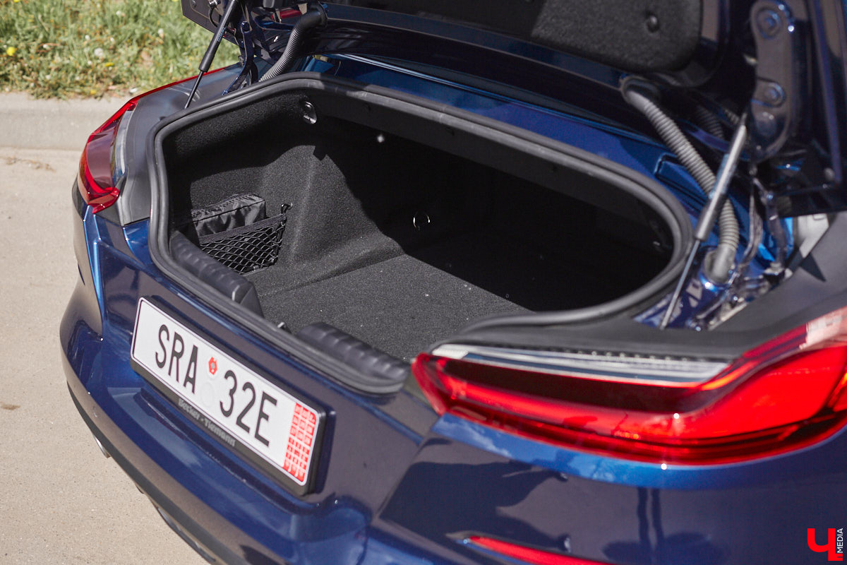 Житель Владимира приобрел двухместный кабриолет марки BMW, причем по параллельному импорту и за немалые деньги. Презентовать спорткар молодой человек решил именно «Ключ-Медиа» прямо в автосервисе. Там же модель с откидной крышей и протестировали. Предлагаем оценить последнюю версию родстера в нашем фоторепортаже!