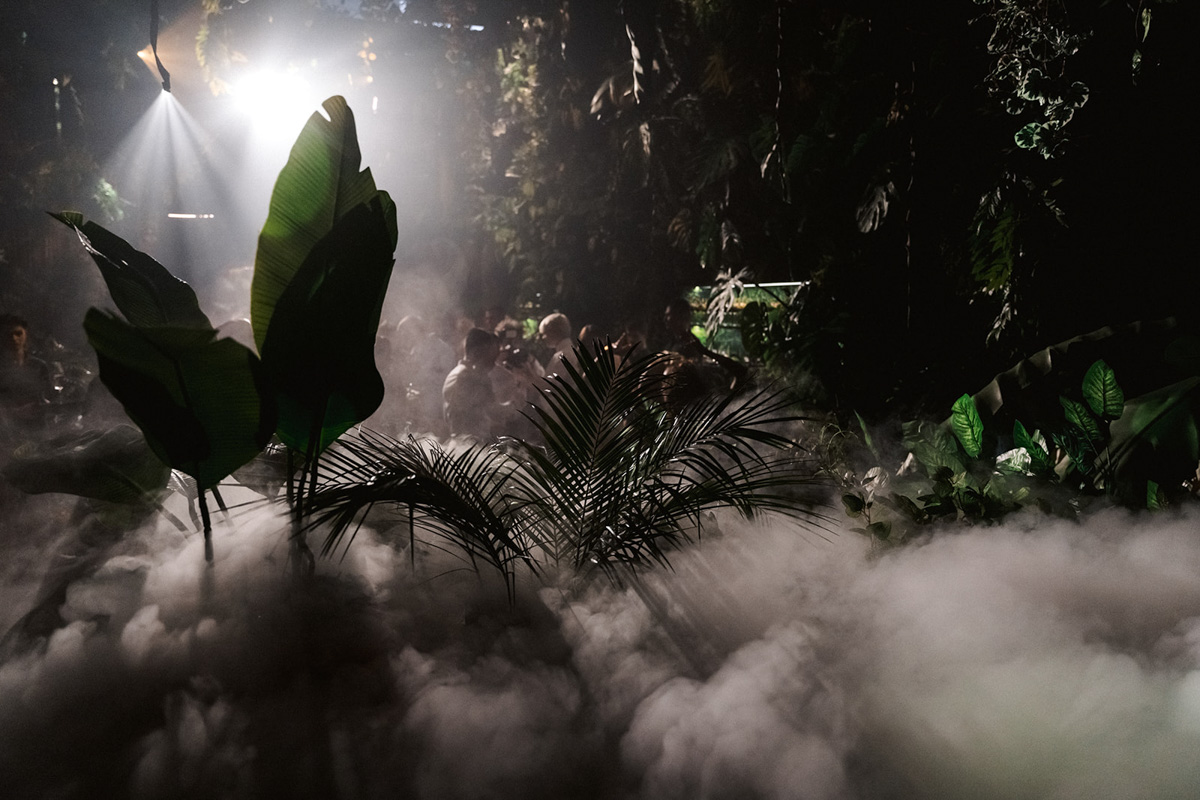 На счету Даши Мартин из Коврова уже не один разработанный концепт и режиссура самых масштабных торжеств, в том числе и среди медийных персон. Из последнего — создание сценария дня рождения популярного блогера. Зачем понадобилось превращать ресторан в джунгли, как Баскова и Харламова едва не бросили в жерло вулкана и какие еще звезды зажигали на празднике — читайте в эксклюзивном интервью на «Ключ-Медиа».