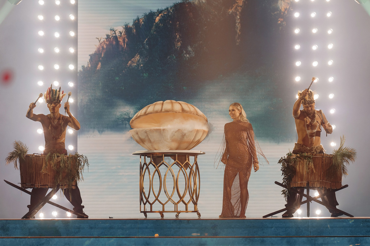 На счету Даши Мартин из Коврова уже не один разработанный концепт и режиссура самых масштабных торжеств, в том числе и среди медийных персон. Из последнего — создание сценария дня рождения популярного блогера. Зачем понадобилось превращать ресторан в джунгли, как Баскова и Харламова едва не бросили в жерло вулкана и какие еще звезды зажигали на празднике — читайте в эксклюзивном интервью на «Ключ-Медиа».