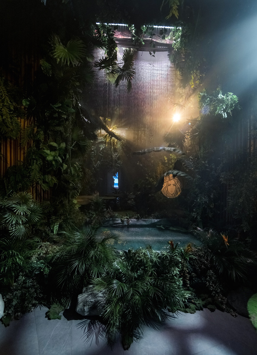 На счету Даши Мартин из Коврова уже не один разработанный концепт и режиссура самых масштабных торжеств, в том числе и среди медийных персон. Из последнего — создание сценария дня рождения популярного блогера. Зачем понадобилось превращать ресторан в джунгли, как Баскова и Харламова едва не бросили в жерло вулкана и какие еще звезды зажигали на празднике — читайте в эксклюзивном интервью на «Ключ-Медиа».