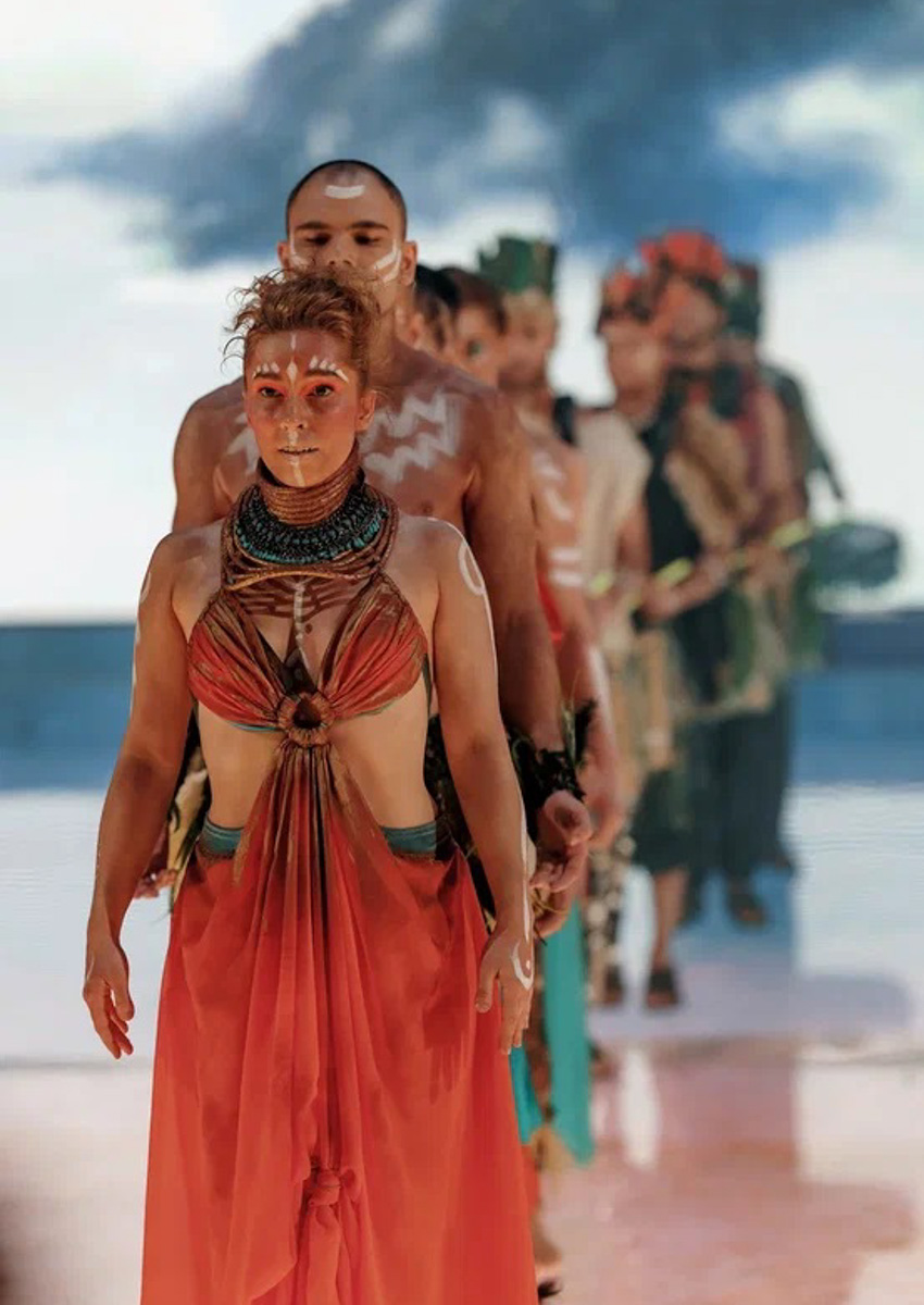 На счету Даши Мартин из Коврова уже не один разработанный концепт и режиссура самых масштабных торжеств, в том числе и среди медийных персон. Из последнего — создание сценария дня рождения популярного блогера. Зачем понадобилось превращать ресторан в джунгли, как Баскова и Харламова едва не бросили в жерло вулкана и какие еще звезды зажигали на празднике — читайте в эксклюзивном интервью на «Ключ-Медиа».