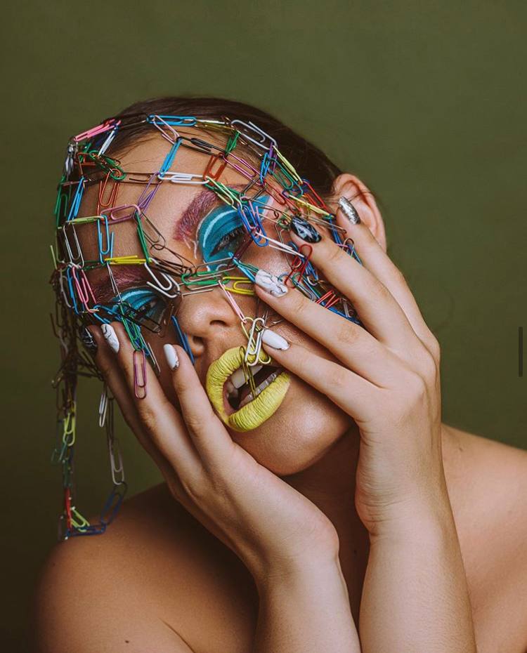 Юлия Галкина из Владимира продолжает покорять столицу. После своего дуэта с Мией Бойка она приняла участие в двух крупных федеральных проектах, где представила 33-й регион. О главном стрессе на шоу «Звезда» и неожиданном результате на «Муз Заводе» исполнительница рассказала нашему изданию.