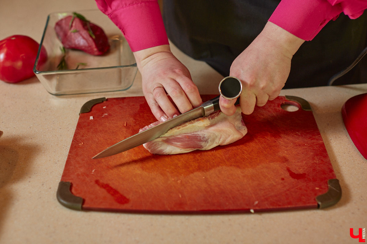 Владимирская бизнес-леди Мария Киселева, автор уникального подкаста «Бюстгальтер, милый мой бюстгальтер» и резидент Ассоциации брафиттеров, устроила «Танго» на кухне!