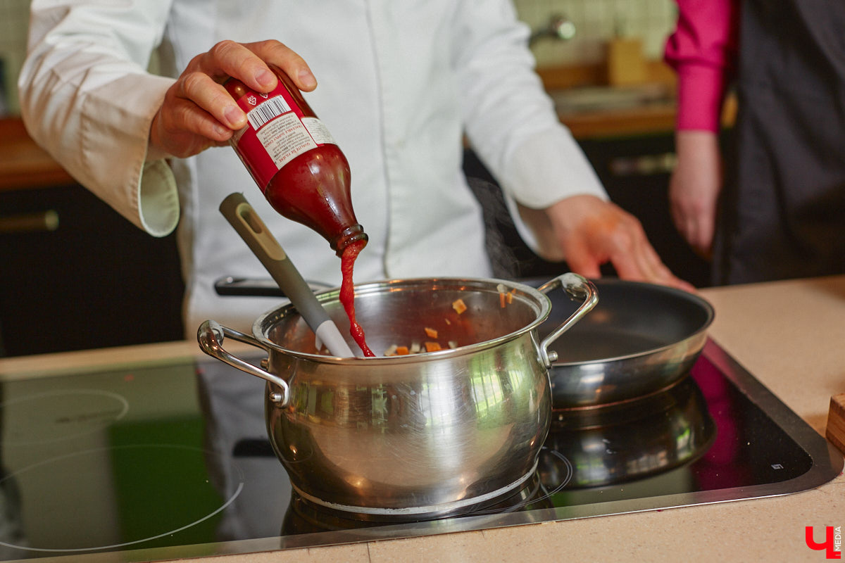 Владимирская бизнес-леди Мария Киселева, автор уникального подкаста «Бюстгальтер, милый мой бюстгальтер» и резидент Ассоциации брафиттеров, устроила «Танго» на кухне!