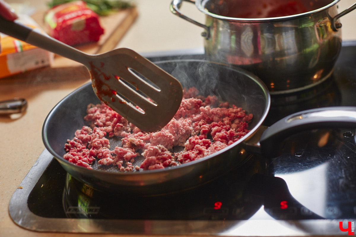 Владимирская бизнес-леди Мария Киселева, автор уникального подкаста «Бюстгальтер, милый мой бюстгальтер» и резидент Ассоциации брафиттеров, устроила «Танго» на кухне!