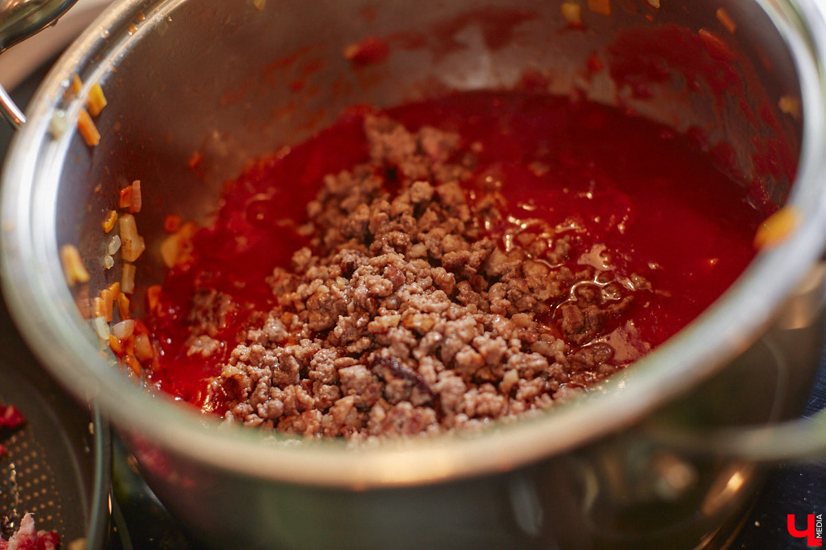 Владимирская бизнес-леди Мария Киселева, автор уникального подкаста «Бюстгальтер, милый мой бюстгальтер» и резидент Ассоциации брафиттеров, устроила «Танго» на кухне!