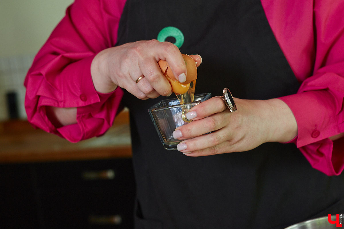 Владимирская бизнес-леди Мария Киселева, автор уникального подкаста «Бюстгальтер, милый мой бюстгальтер» и резидент Ассоциации брафиттеров, устроила «Танго» на кухне!