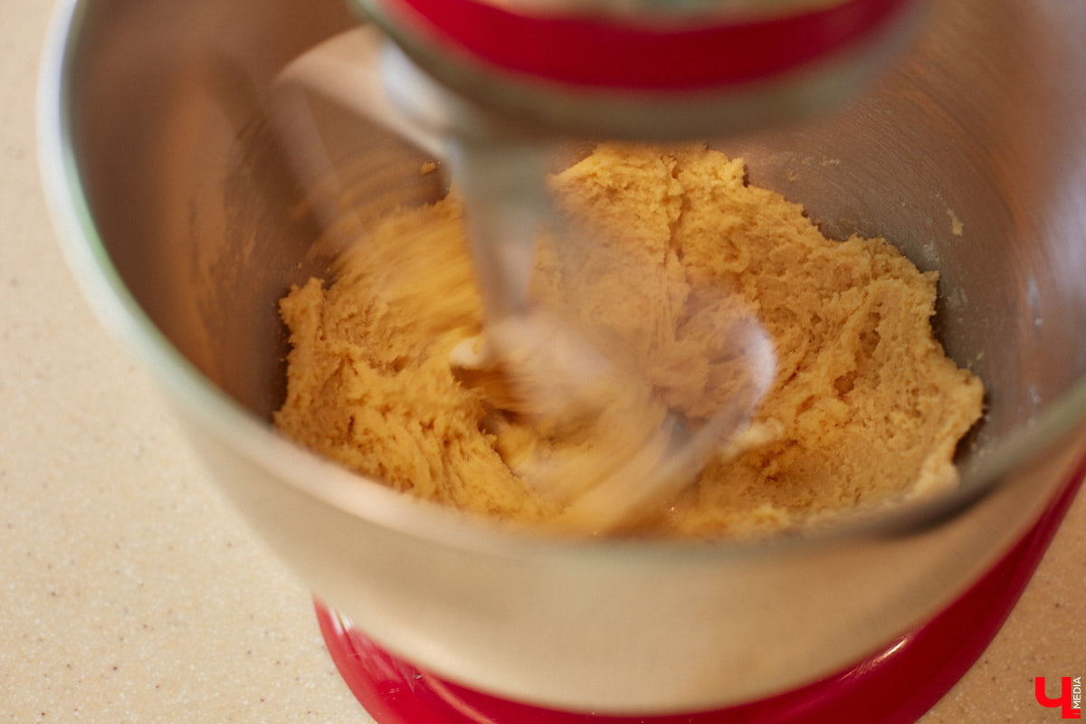 Владимирская бизнес-леди Мария Киселева, автор уникального подкаста «Бюстгальтер, милый мой бюстгальтер» и резидент Ассоциации брафиттеров, устроила «Танго» на кухне!