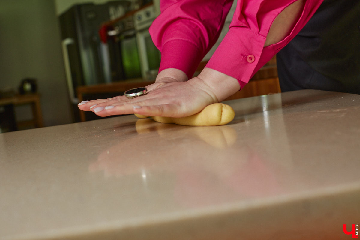 Владимирская бизнес-леди Мария Киселева, автор уникального подкаста «Бюстгальтер, милый мой бюстгальтер» и резидент Ассоциации брафиттеров, устроила «Танго» на кухне!