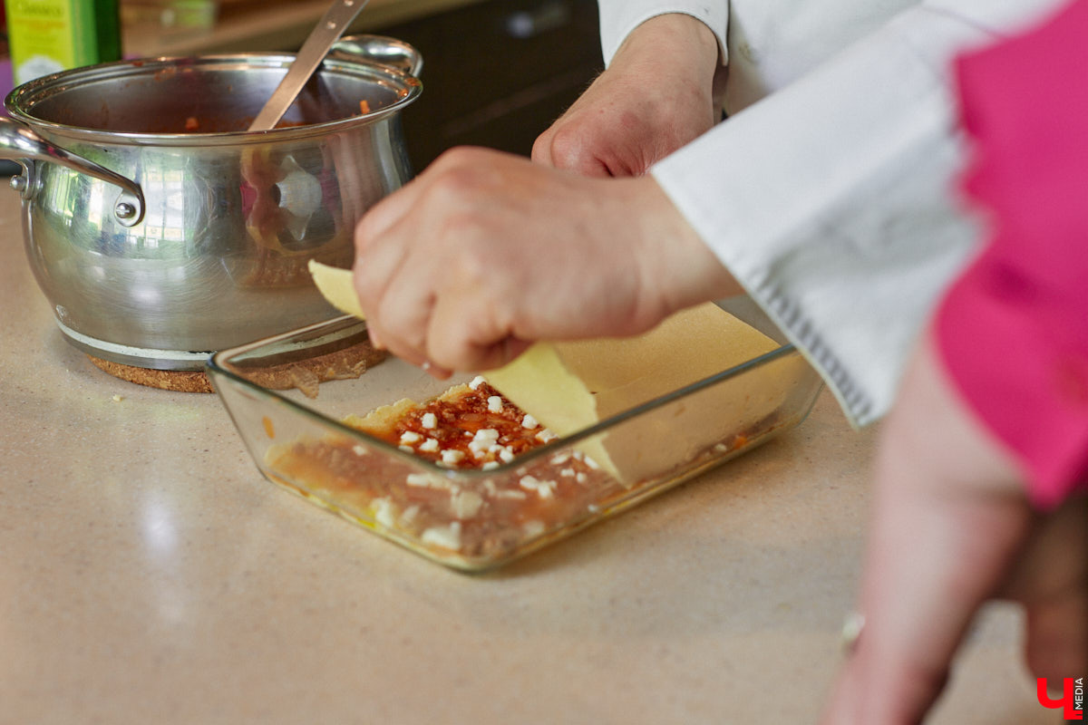 Владимирская бизнес-леди Мария Киселева, автор уникального подкаста «Бюстгальтер, милый мой бюстгальтер» и резидент Ассоциации брафиттеров, устроила «Танго» на кухне!