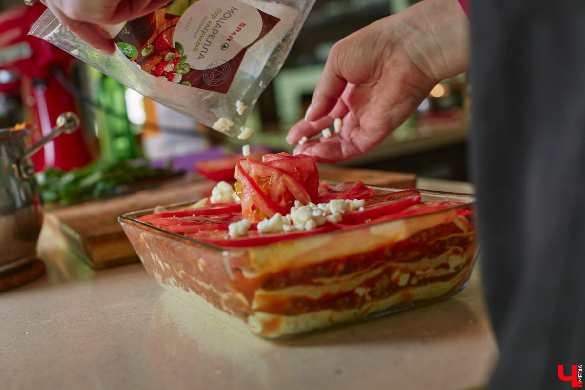 Владимирская бизнес-леди Мария Киселева, автор уникального подкаста «Бюстгальтер, милый мой бюстгальтер» и резидент Ассоциации брафиттеров, устроила «Танго» на кухне!