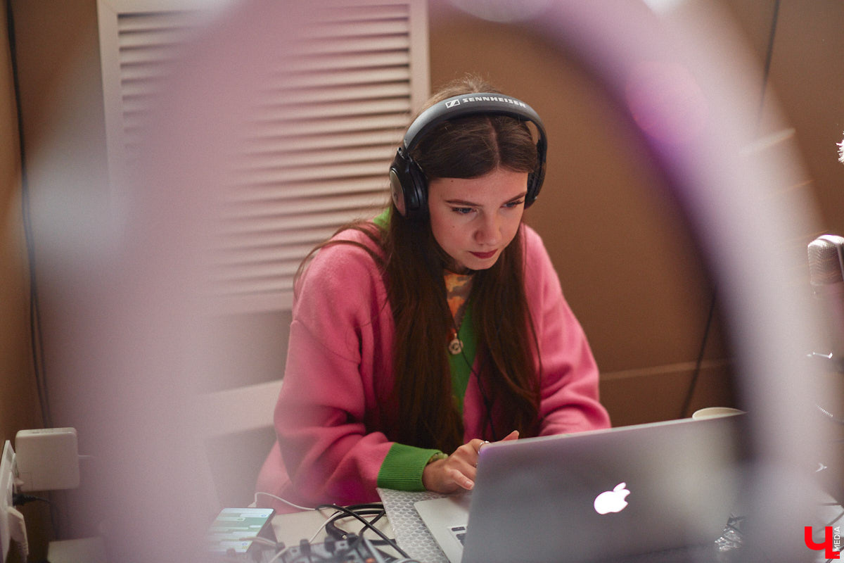 Не знаете, как провести вечер пятницы? Тогда посетите отчетный концерт двух творческих пространств Владимира. На сцену выйдут ученики и преподаватели танцевальной академии LaViDanza и лаборатории музыки Muzlab.PRО. Это стоит увидеть!