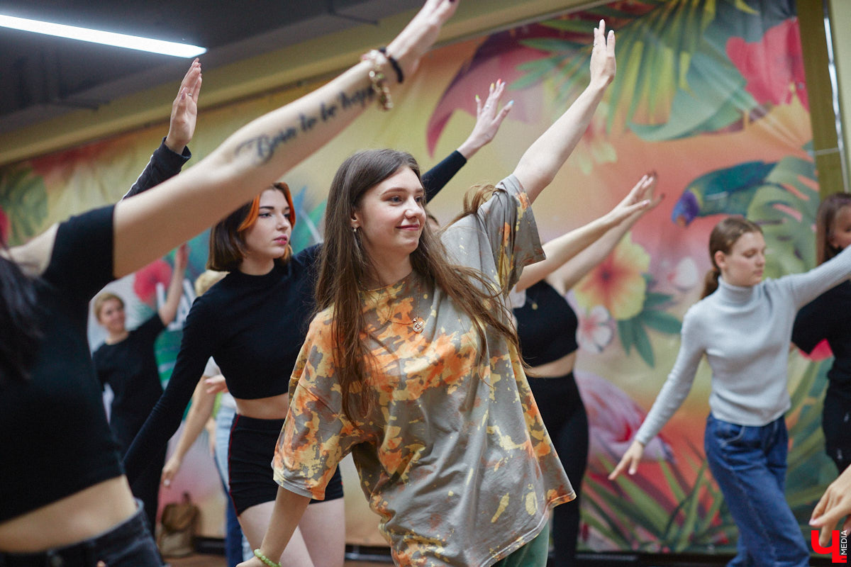 Не знаете, как провести вечер пятницы? Тогда посетите отчетный концерт двух творческих пространств Владимира. На сцену выйдут ученики и преподаватели танцевальной академии LaViDanza и лаборатории музыки Muzlab.PRО. Это стоит увидеть!